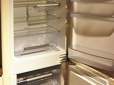 Встроенный холодильник классическое исполнение мебели в скандинавском стиле