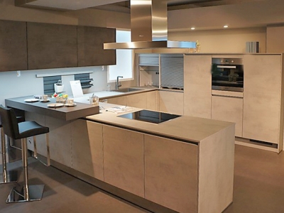 Угловая  кухня  керамика beton grigia модель new2017