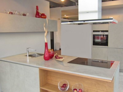 Кухня с керамическими фасады beton pietra new 2017
