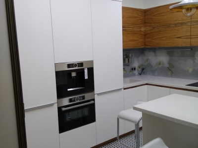 Кухонные ящики кухни индивидуально проектировались под заданные размеры помещения