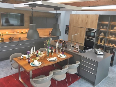 Островная кухня с дизайнерскими идеями воплотить ультрасовременный стиль в загородном доме из бруса