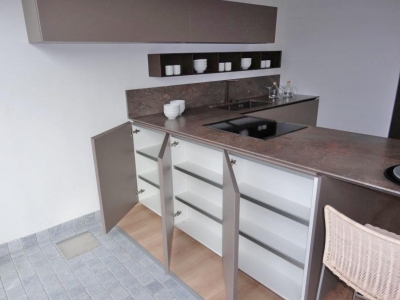 Ультра-современная модель кухни. Керамика и шпон высокой брашировки.